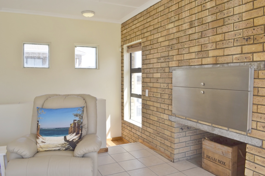 2 Bedroom Property for Sale in Struisbaai Western Cape